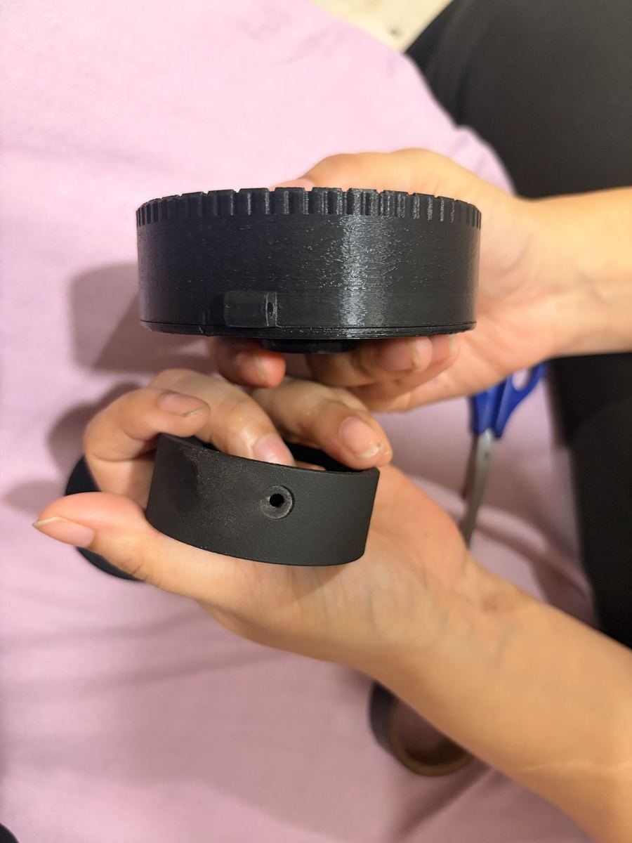 The two cases side by side, seen from the edge